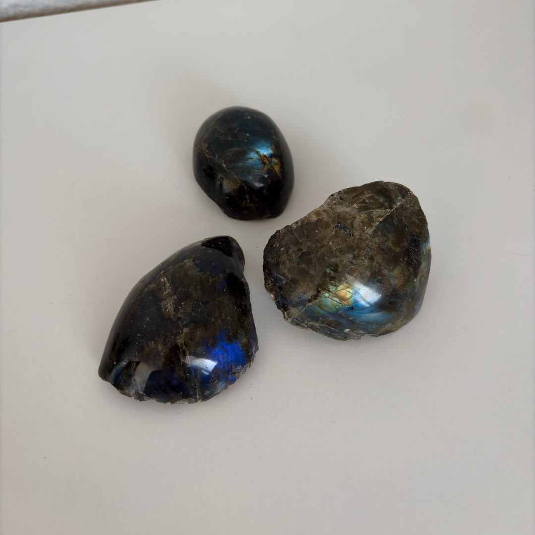 Halbpolierter Labradorit